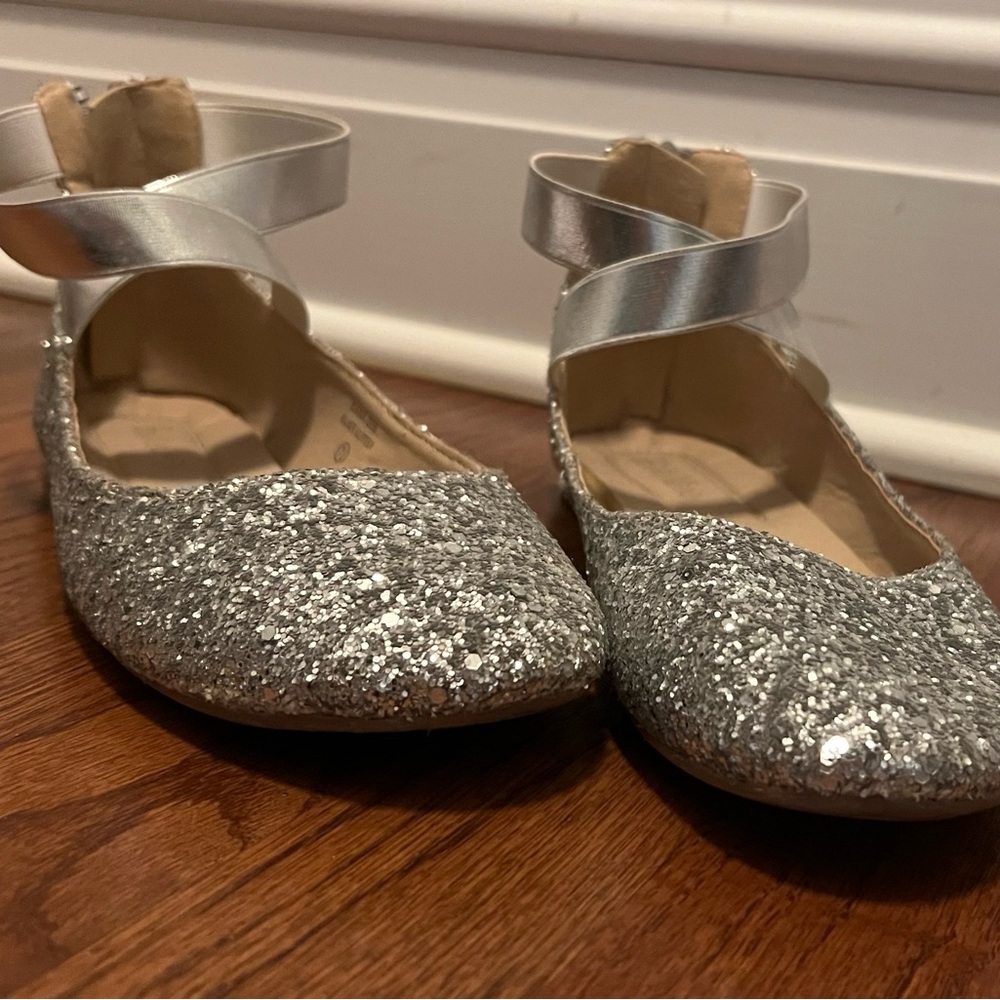 Bella Marie silver glitter shoes (7 1/2).